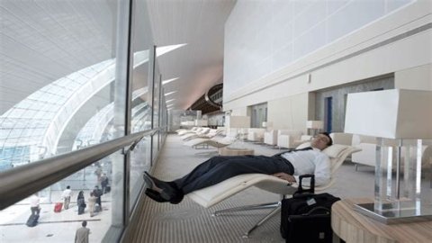 Are Emirates airport lounges open?