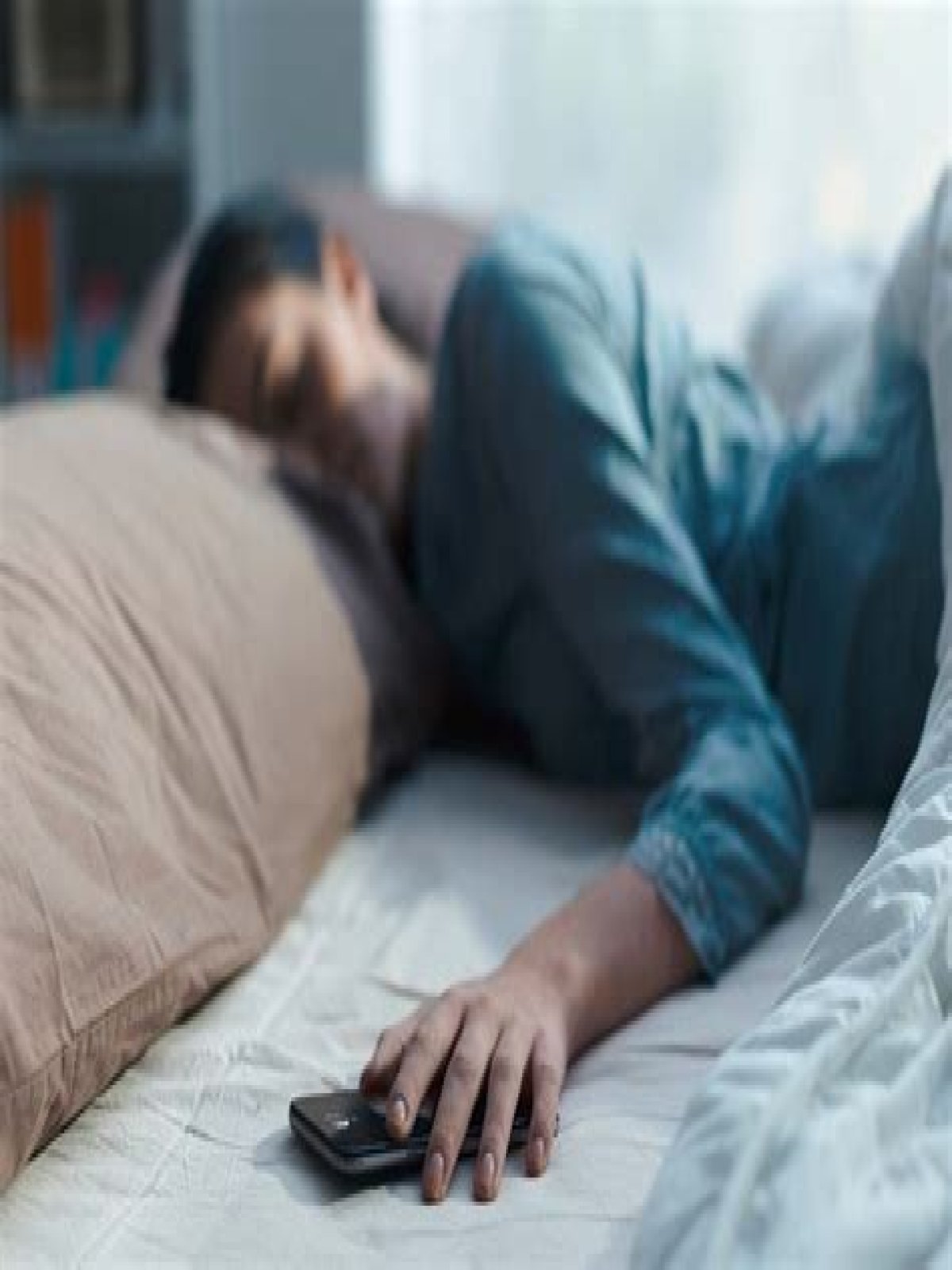 How far should your phone be from you when you sleep?