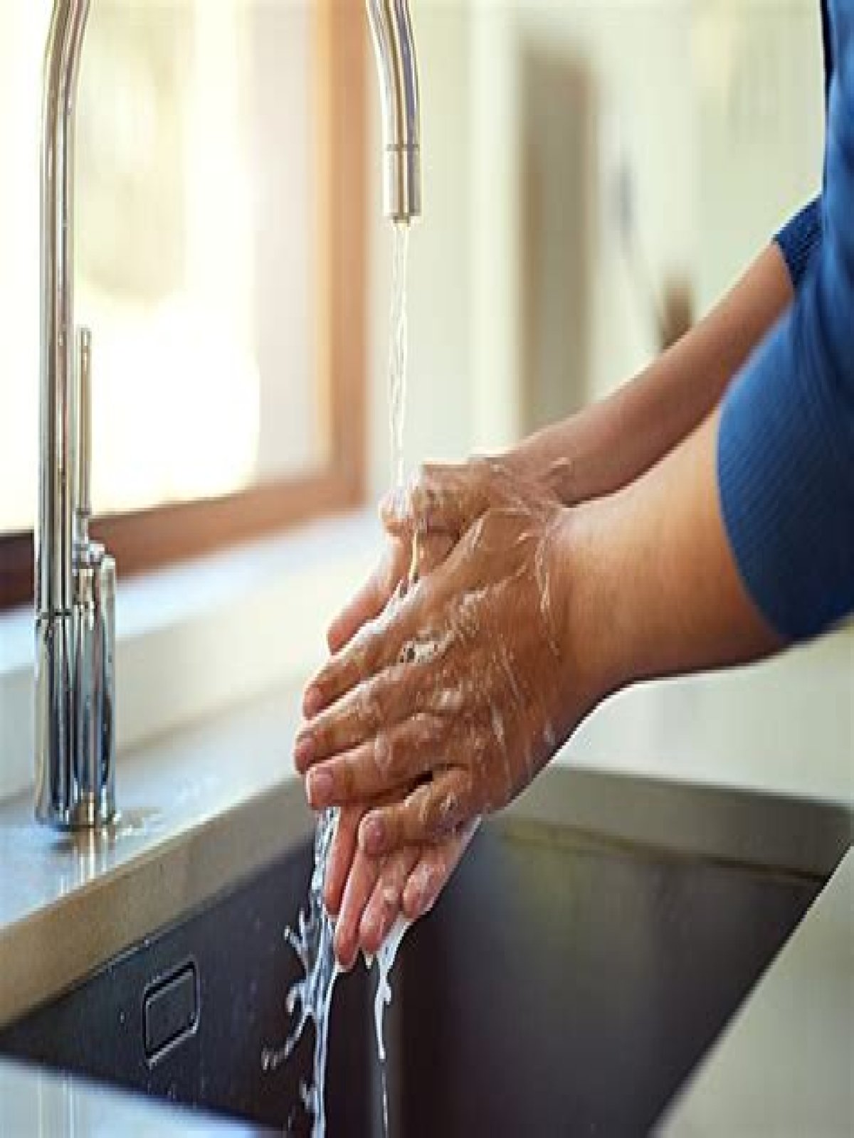 Is it better to wash your hands with warm or cold water?
