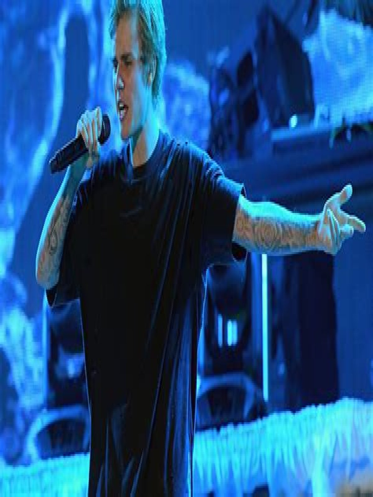 Is Justin Bieber still touring in 2021?
